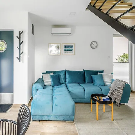 Cottages, Air Conditioning, Pool بيت للعطل *