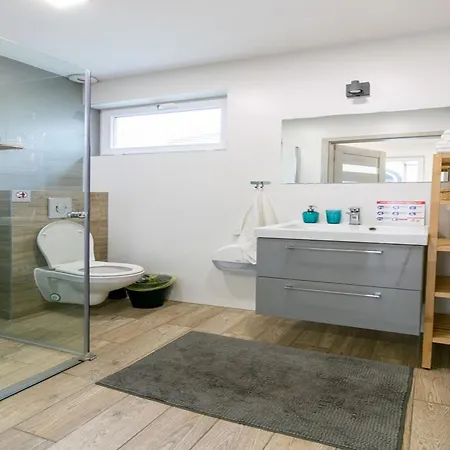 Cottages, Air Conditioning, Pool بيت للعطل نيخوجة