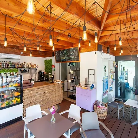 Cottages, Air Conditioning, Pool