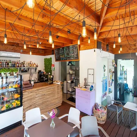 Cottages, Air Conditioning, Pool بيت للعطل نيخوجة