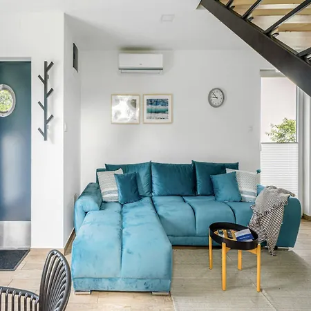 بيت للعطل Cottages, Air Conditioning, Pool